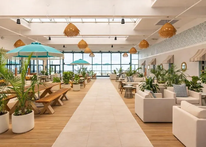 Ashore Oceanfront By Marriott Hotel 3*