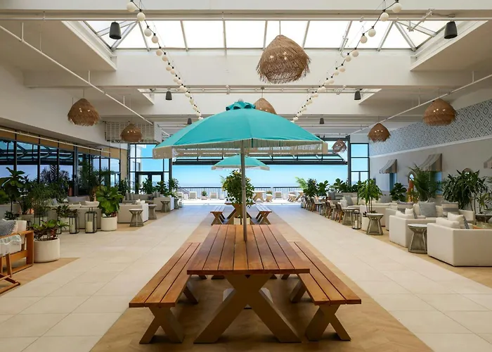 Hotel Ashore Oceanfront By Marriott 3*