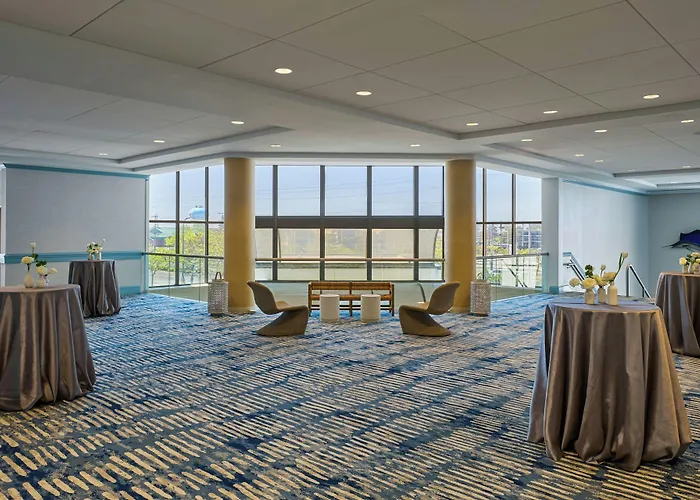 Hotel Ashore Oceanfront By Marriott